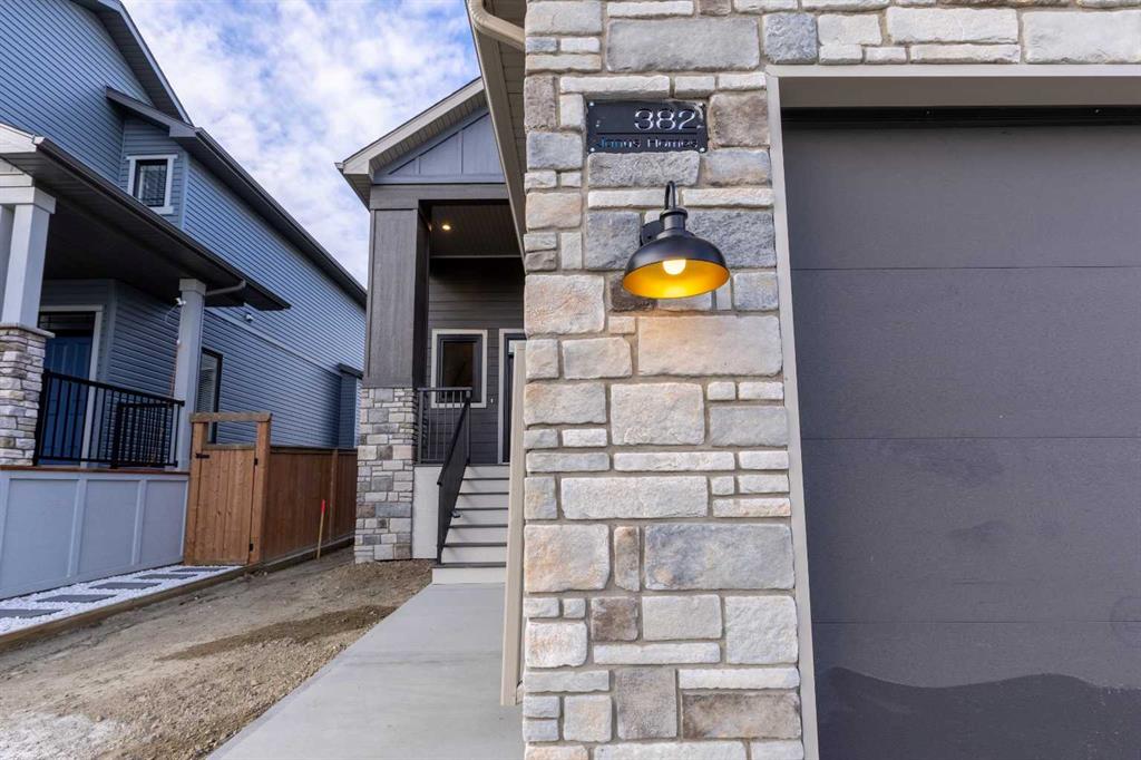 Fourth View of 382 Canyon Meadows Road W, The Canyons, Lethbridge, Alberta, T1K 8E7