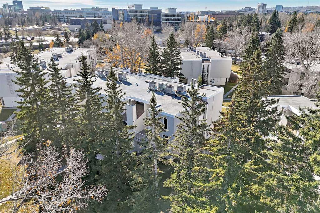 Fourth View of 201, 3500 Varsity Drive NW, Varsity, Calgary, Alberta, T2L 1Y3