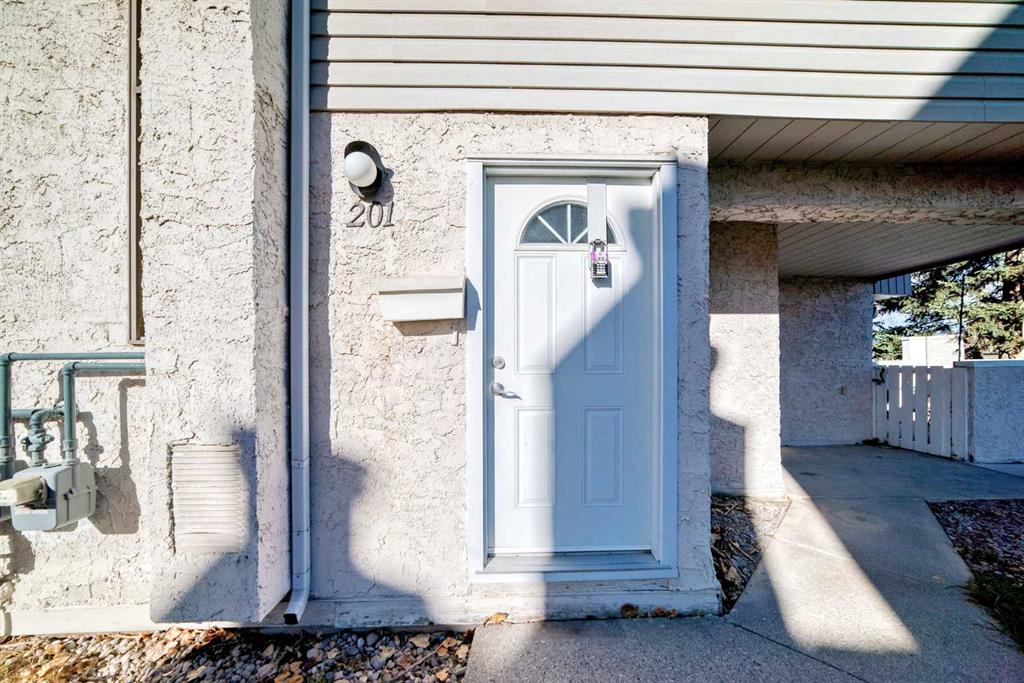 Fifth View of 201, 3500 Varsity Drive NW, Varsity, Calgary, Alberta, T2L 1Y3