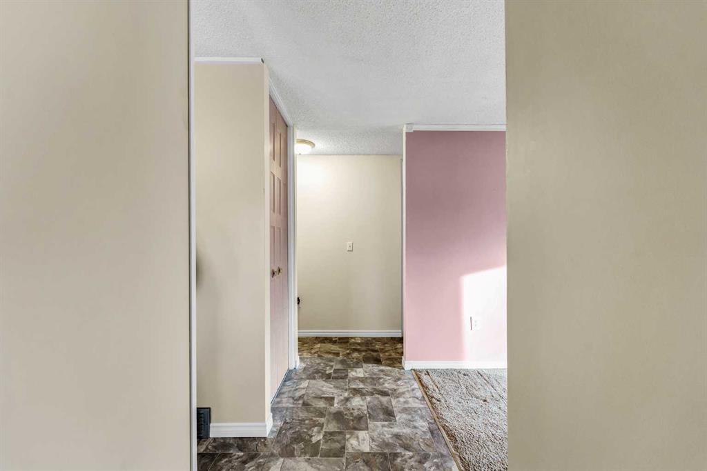 Fifth View of 2158 7 Avenue NE, Northeast Crescent Heights, Medicine Hat, Alberta, T1C 1K5