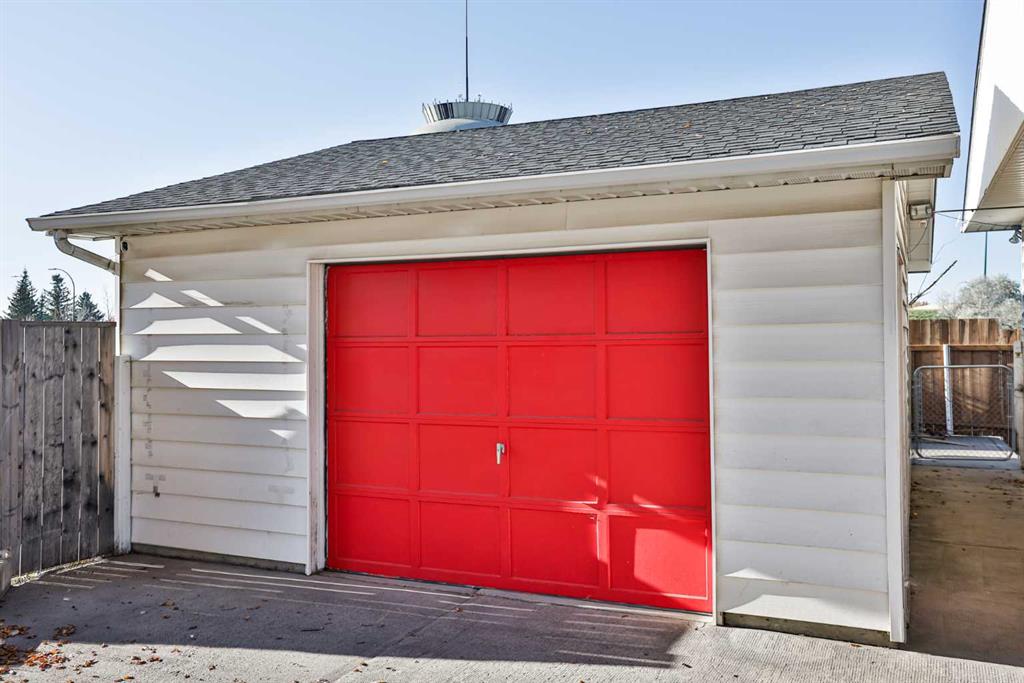 Fourth View of 220 23 Street S, Glendale, Lethbridge, Alberta, T1J 3M6