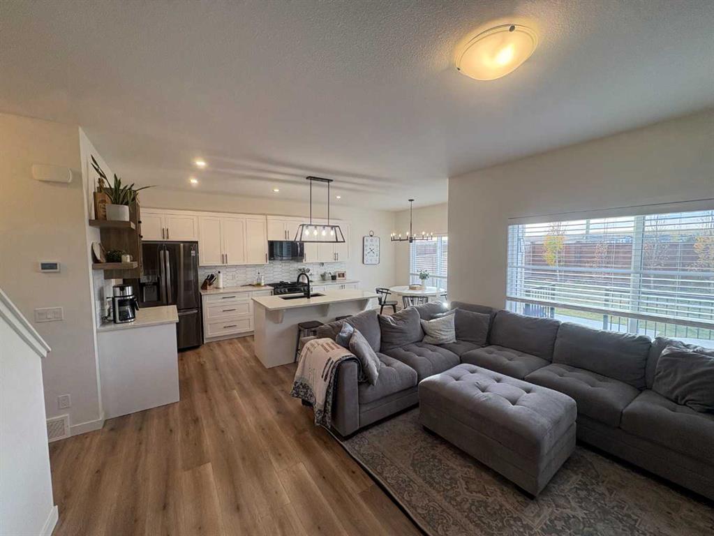 Third View of 476 CHINOOK GATE SQUARE Street SW, Chinook Gate, Airdrie, Alberta, T4B 4V9