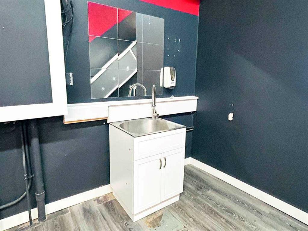 Third View of 5, 2235 30 Avenue NE, South Airways, Calgary, Alberta, T2E 7C7