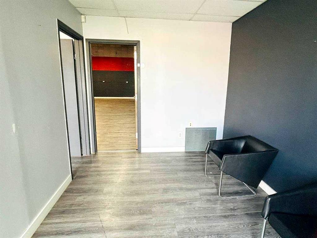 Fourth View of 5, 2235 30 Avenue NE, South Airways, Calgary, Alberta, T2E 7C7