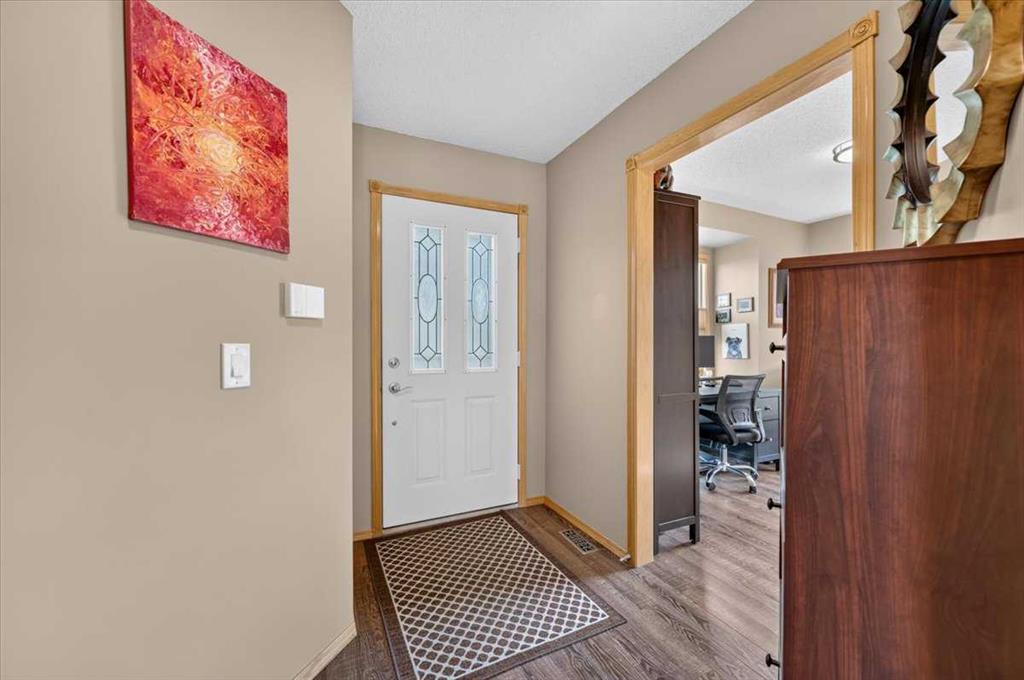 Fifth View of 749 Sandringham Place NW, Sandstone Valley, Calgary, Alberta, T3K 3Z1