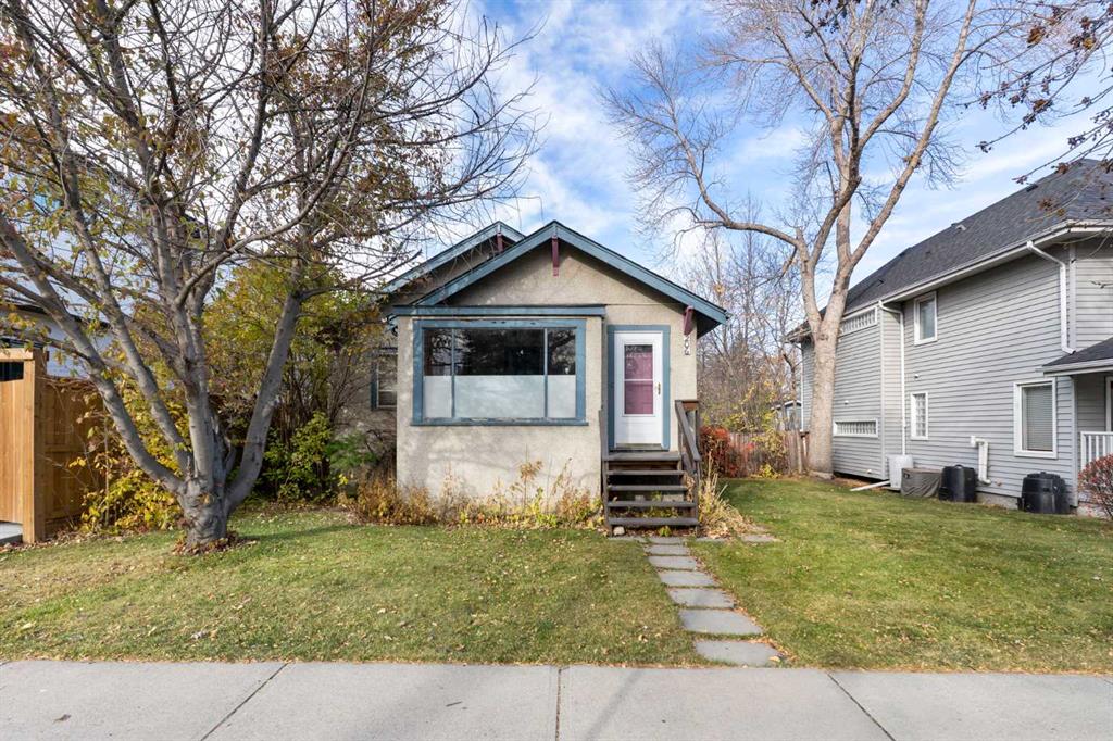 Third View of 206 12 Avenue NE, Crescent Heights, Calgary, Alberta, T2E 1A2