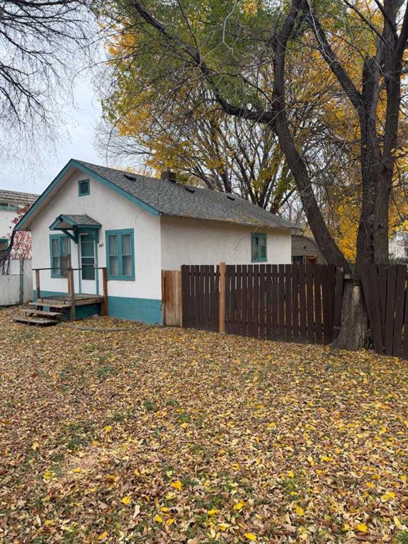 Third View of 762 9 Street SE, River Flats, Medicine Hat, Alberta, T1A 1P4