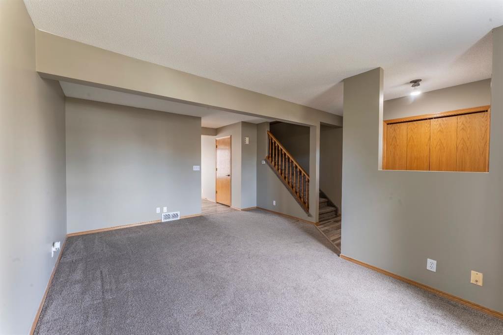Fifth View of 16 Davis Close , Deer Park Estates, Red Deer, Alberta, T4R 2L4