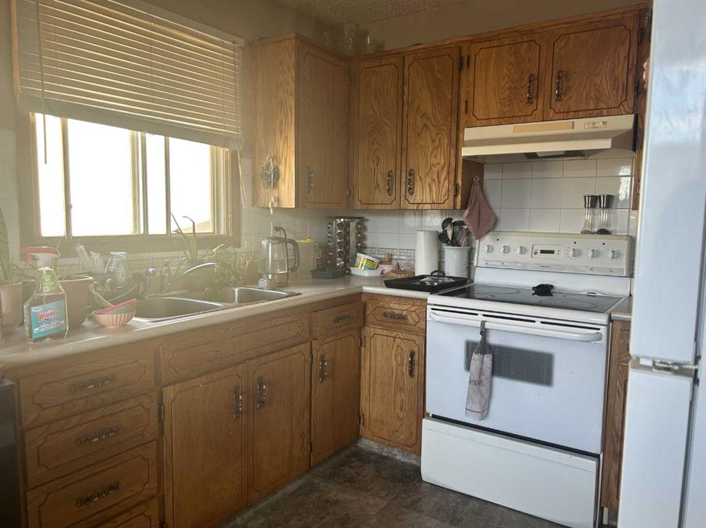 Fourth View of 228 & 232 Ross Glen Drive SE, Ross Glen, Medicine Hat, Alberta, T1B 3A4