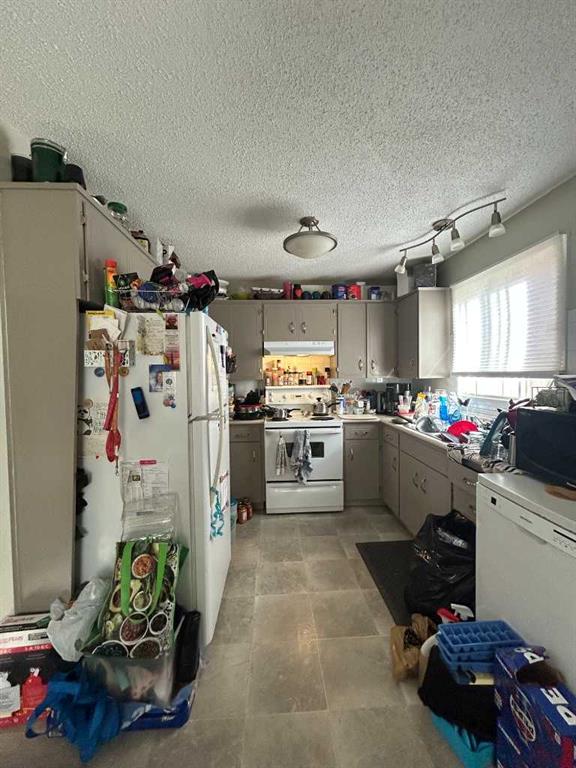 Fifth View of 228 & 232 Ross Glen Drive SE, Ross Glen, Medicine Hat, Alberta, T1B 3A4