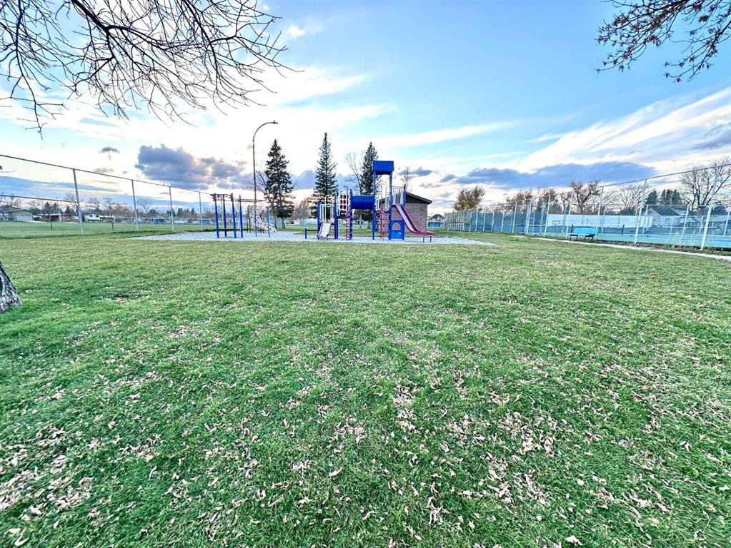 Fifth View of 330 4 Street W, NONE, Cardston, Alberta, T0K0K0