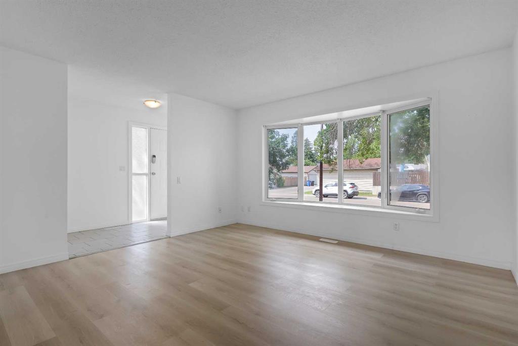 Third View of 264 Templeview Way NE, Temple, Calgary, Alberta, T1Y 3Y9