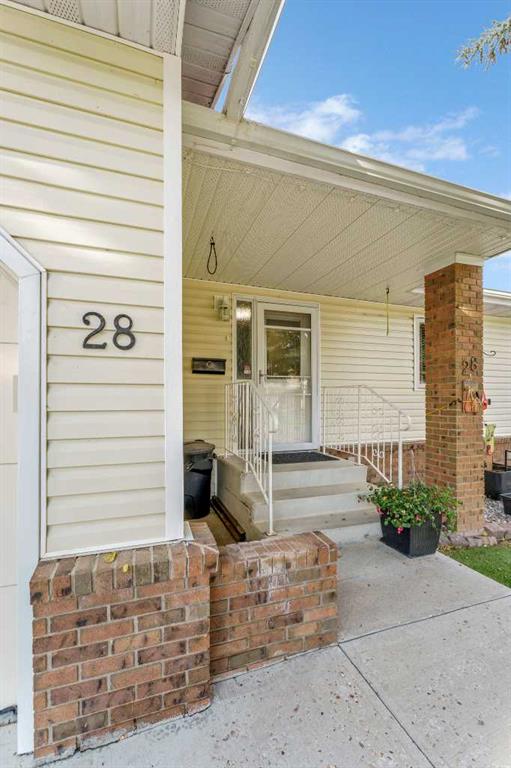Fourth View of 28, 459 Carry Drive SE, Ross Glen, Medicine Hat, Alberta, T1B3W1