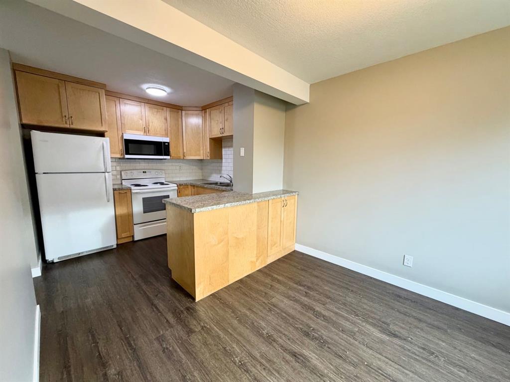 Fifth View of 29, 110 Tamarack Avenue , Hardisty, Hinton, Alberta, T7V 1C5