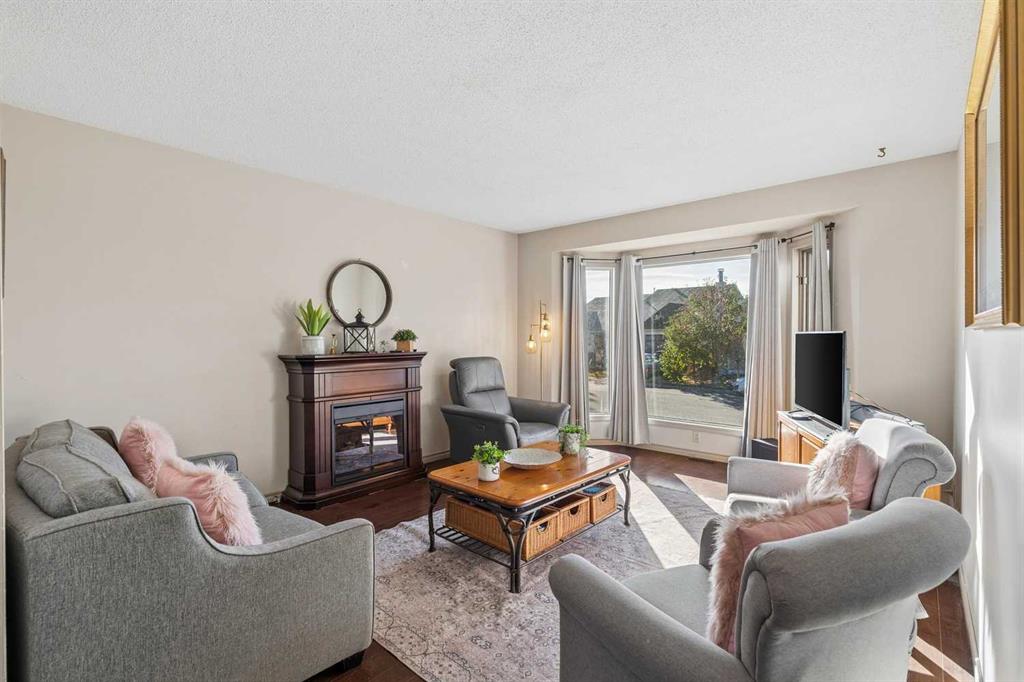 Fourth View of 17 Shawglen Court SW, Shawnessy, Calgary, Alberta, T2Y 2R1