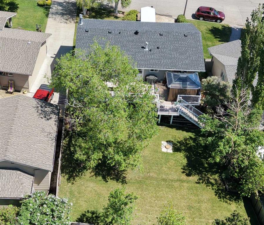 Third View of 216 Cannington Place SW, Canyon Meadows, Calgary, Alberta, T2W 1Z8