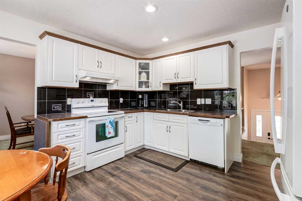 Fifth View of 216 Cannington Place SW, Canyon Meadows, Calgary, Alberta, T2W 1Z8