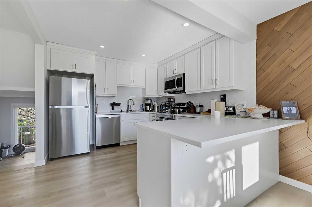 Third View of 302 Woodvale Crescent SW, Woodlands, Calgary, Alberta, T2W 3P3