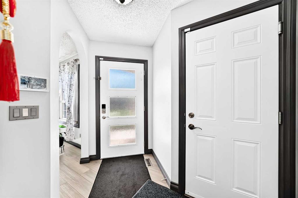 Fourth View of 283 Applestone Park SE, Applewood Park, Calgary, Alberta, T2A 7W3