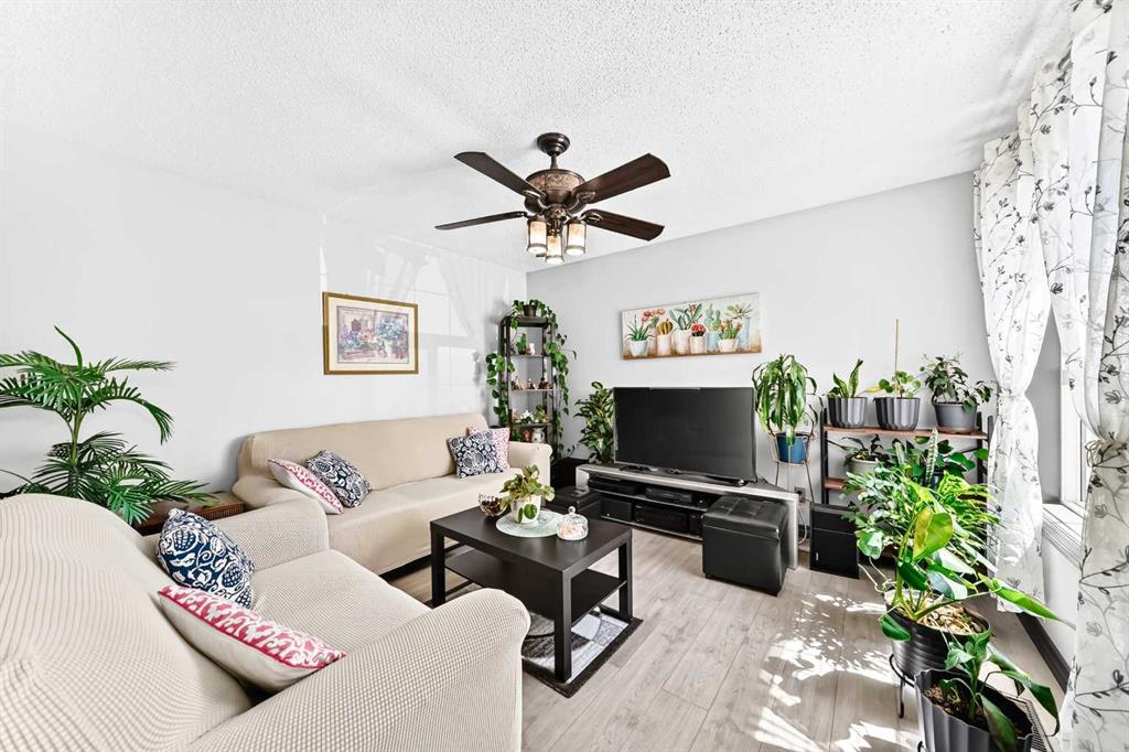 Fifth View of 283 Applestone Park SE, Applewood Park, Calgary, Alberta, T2A 7W3