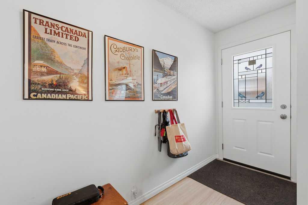 Third View of 6 Bermuda Lane NW, Beddington Heights, Calgary, Alberta, T3K 2K2