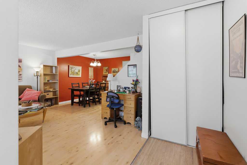 Fourth View of 6 Bermuda Lane NW, Beddington Heights, Calgary, Alberta, T3K 2K2
