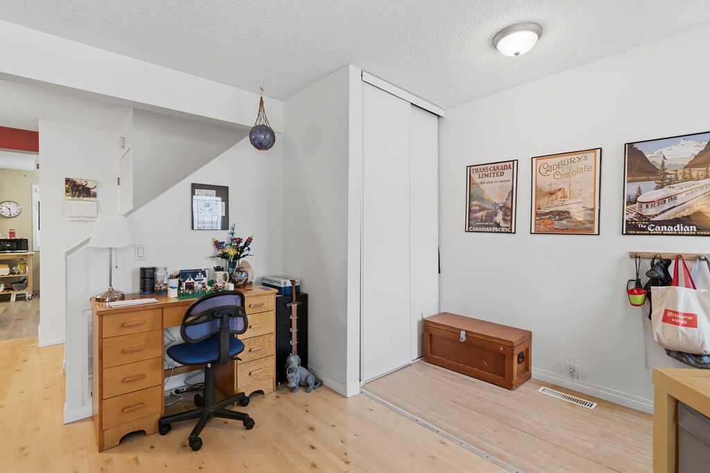 Fifth View of 6 Bermuda Lane NW, Beddington Heights, Calgary, Alberta, T3K 2K2