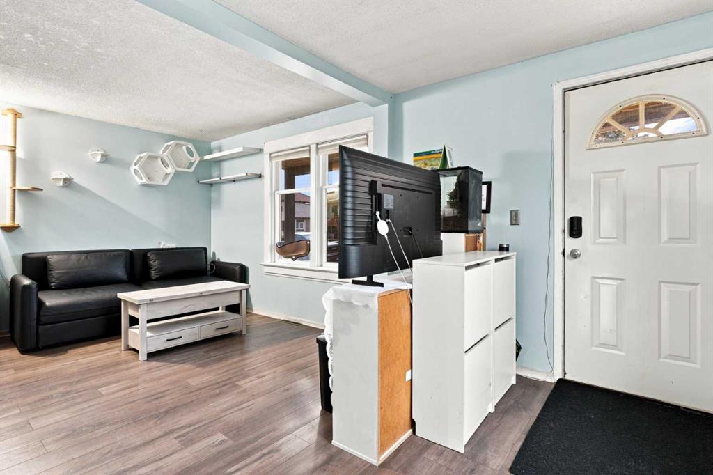 Fourth View of 235 20 Avenue NE, Tuxedo Park, Calgary, Alberta, T2E1R1