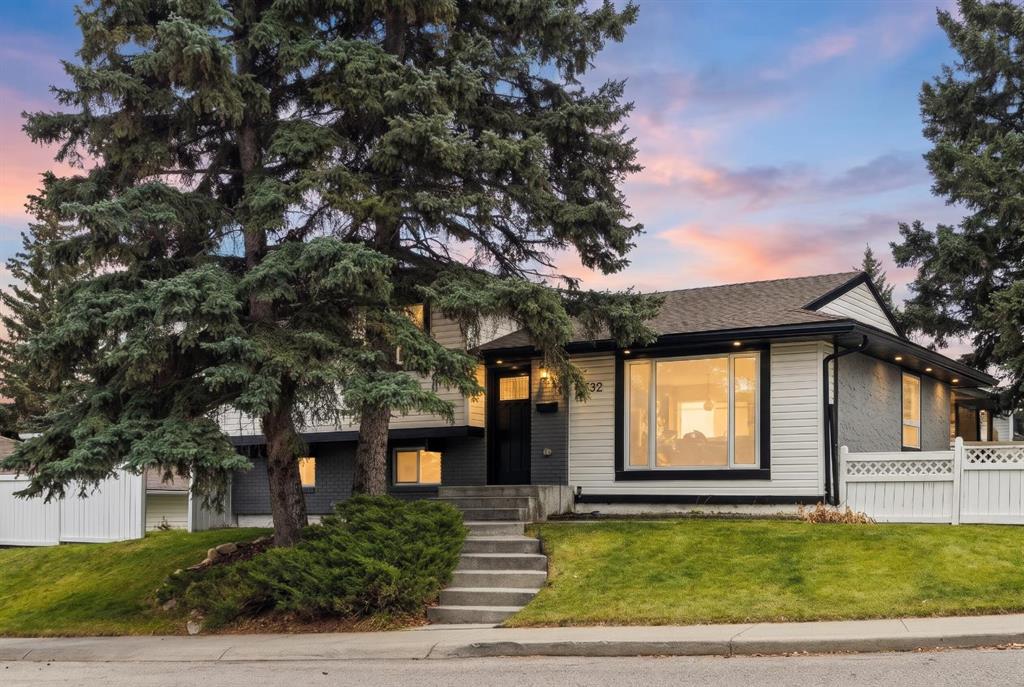 MLS® listing #116753291 for sale located at 10532 Oakmoor Way SW