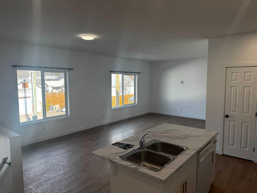2, 212 1 Avenue E, A2355032, Alberta,