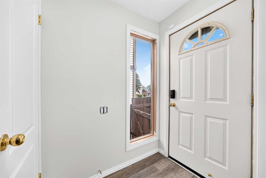 Fourth View of 4351 58 Street E, Temple, Calgary, Alberta, T1Y 4G2