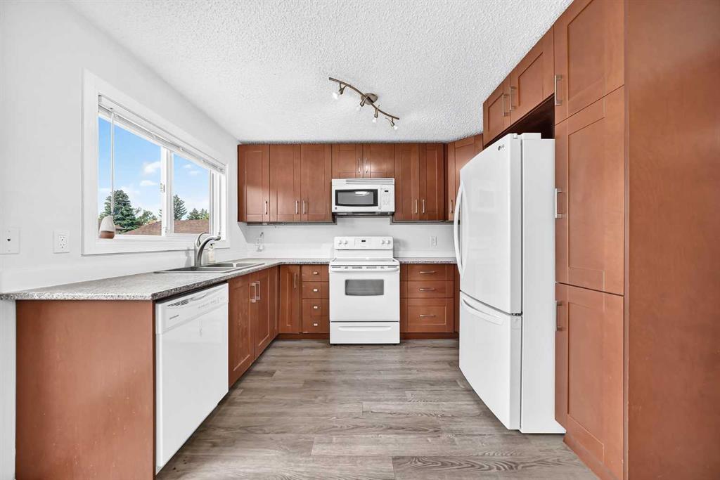 Fifth View of 4351 58 Street E, Temple, Calgary, Alberta, T1Y 4G2