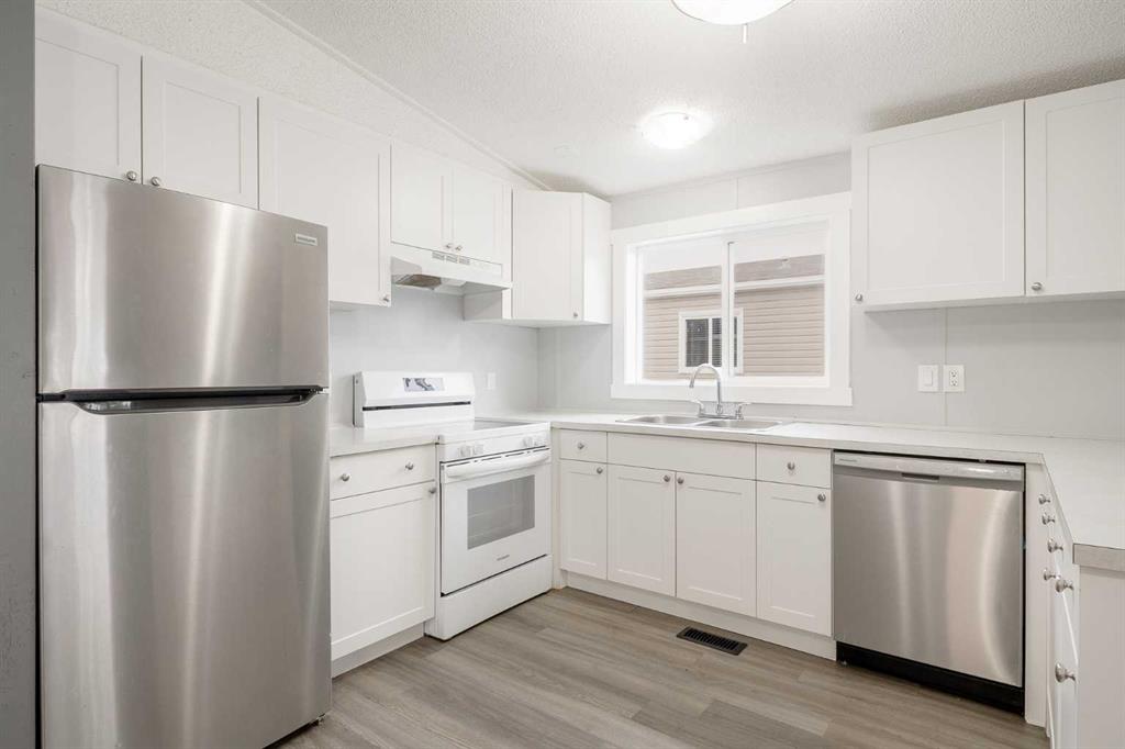 Fifth View of 215, 6220 17 Avenue SE, Red Carpet, Calgary, Alberta, T2A 0W6