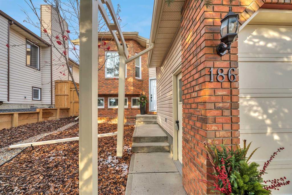 Fourth View of 186 Shawinigan Way SW, Shawnessy, Calgary, Alberta, T2Y2W3