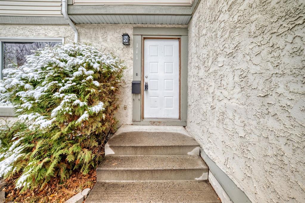 Fifth View of 111 Deer Ridge Lane SE, Deer Ridge, Calgary, Alberta, T2J6N3