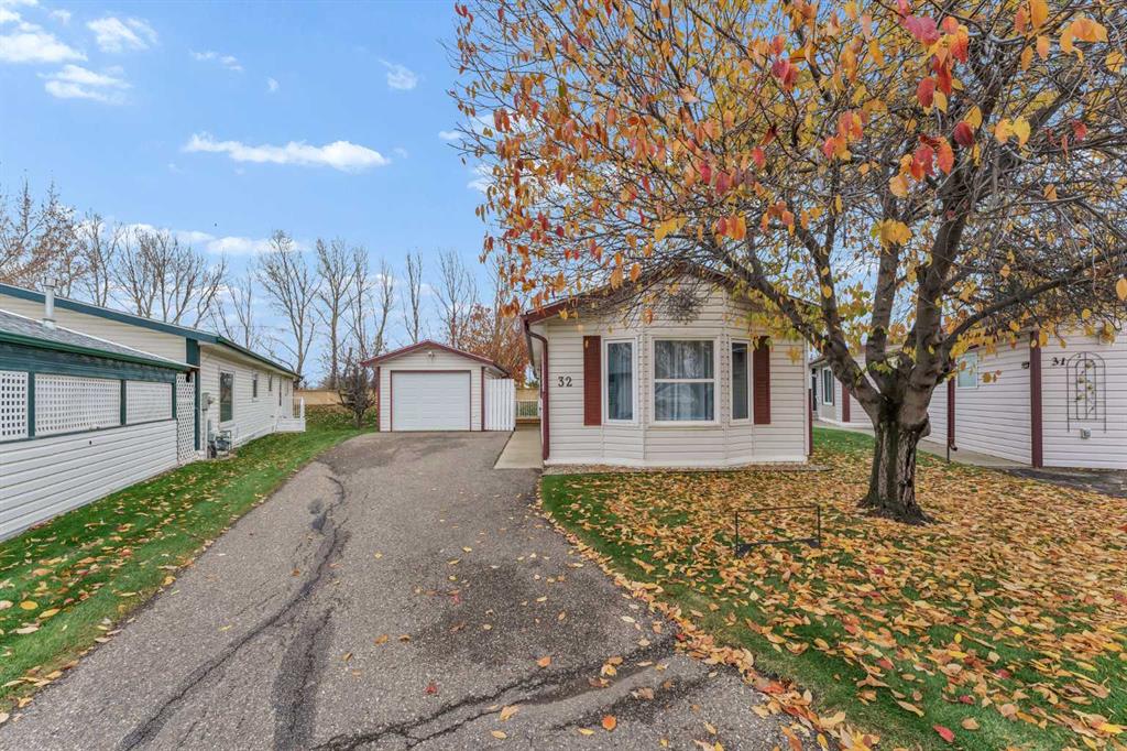Second View of 32, 1600 Strachan Road SE, SE Southridge, Medicine Hat, Alberta, T1B4M3