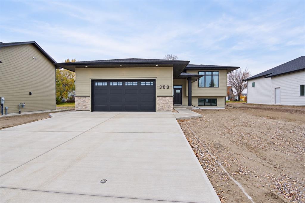 308 10 Avenue W, A2355614, Alberta,