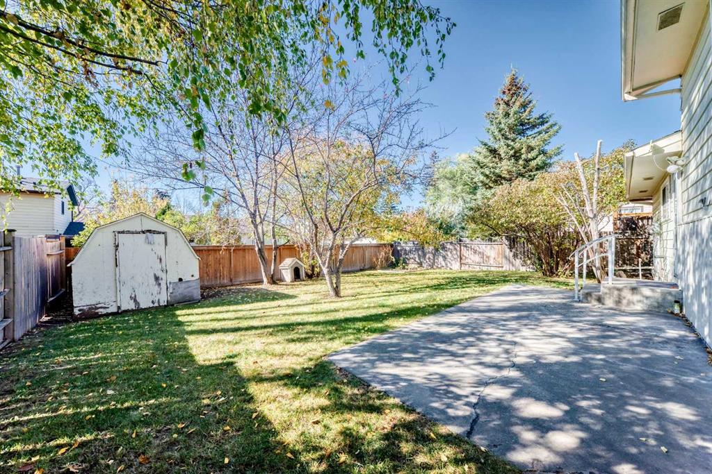 Fifth View of 143 Deer Ridge Way SE, Deer Ridge, Calgary, Alberta, T2J 5Y7