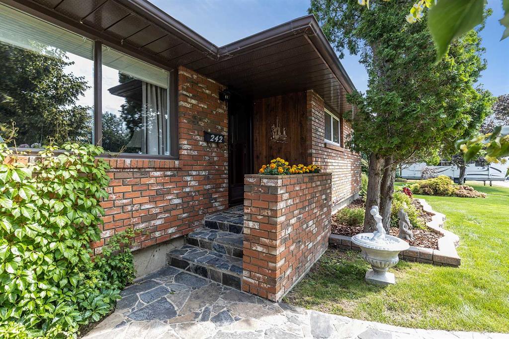 242 11th Street NE, A2149494, Alberta,