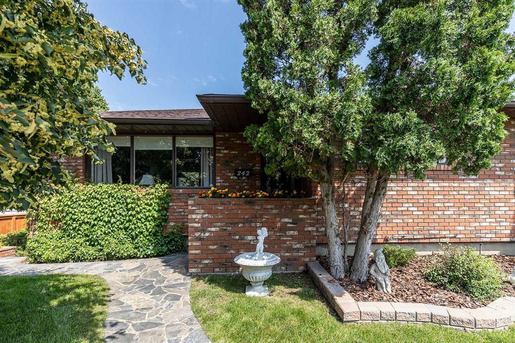 Fifth View of 242 11th Street NE, Northeast Crescent Heights, Medicine Hat, Alberta, T1A 5T2