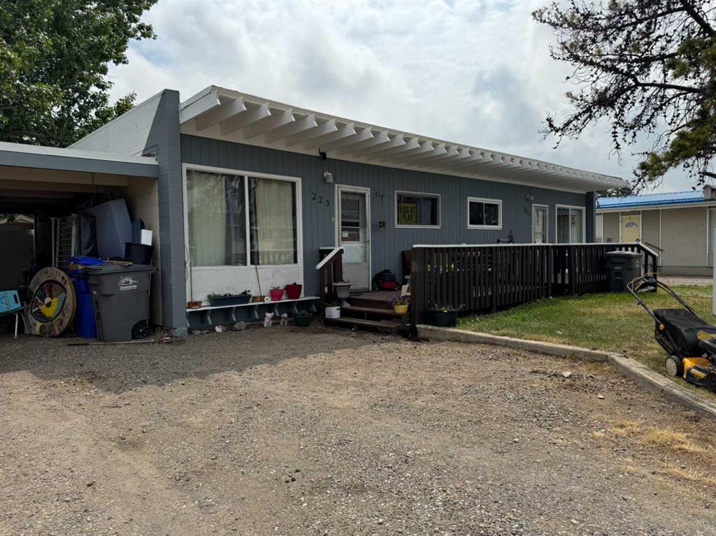 Third View of 227 53 Avenue E, NONE, Claresholm, Alberta, T0L 0Z0