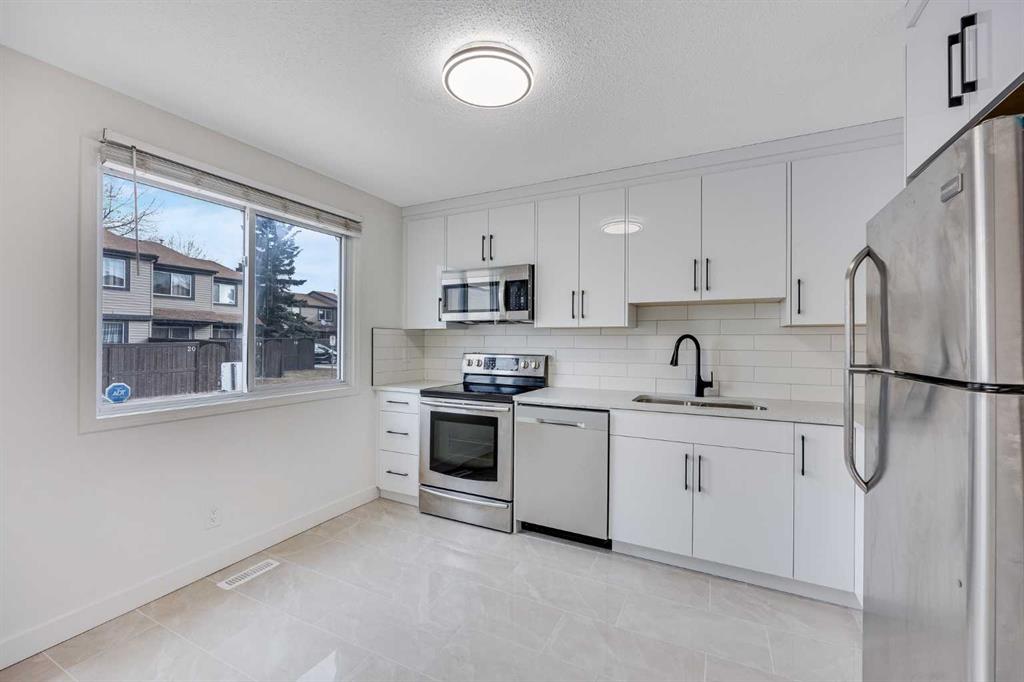 24, 3029 Rundleson Road NE, A2205859, Alberta,