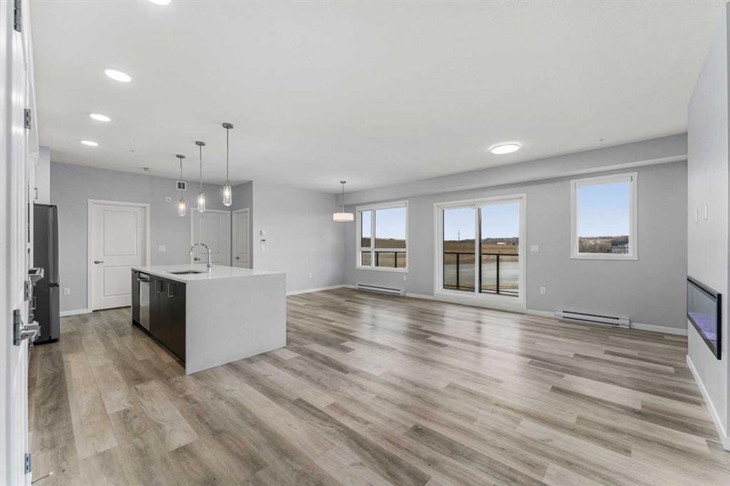 2209, 42 Cranbrook gardens se  , A2210148, Alberta,