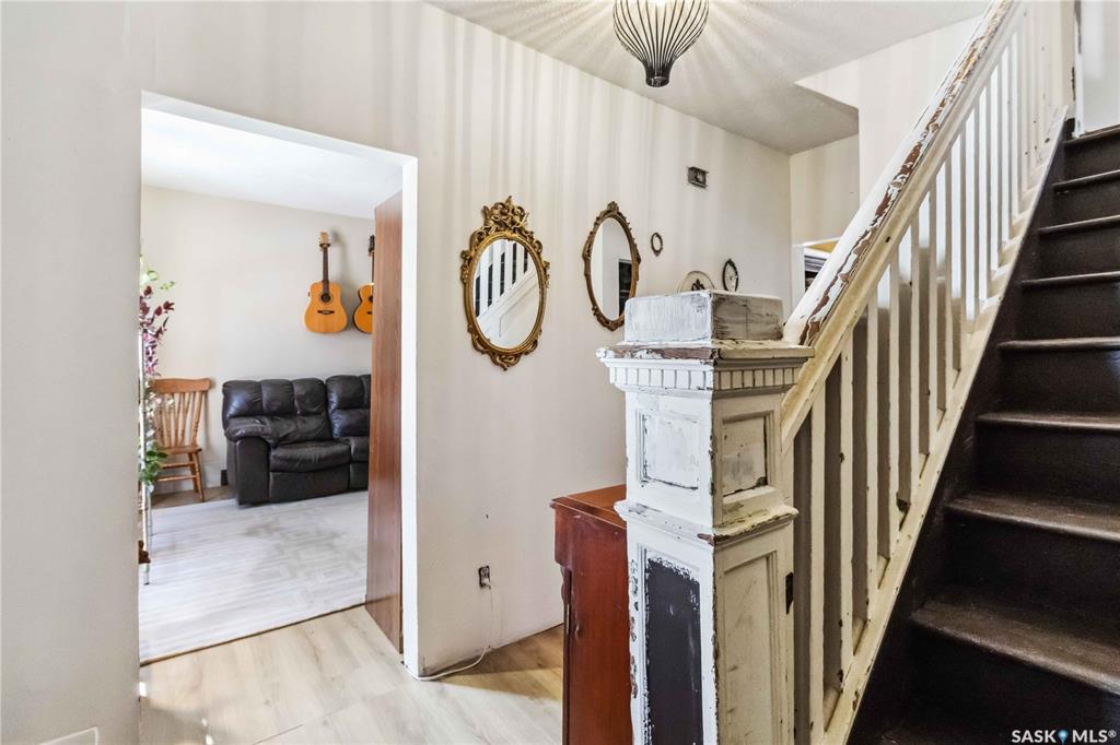 Fourth View of 119 N Avenue S, Pleasant Hill, Saskatoon, Saskatchewan, S7M 2M8