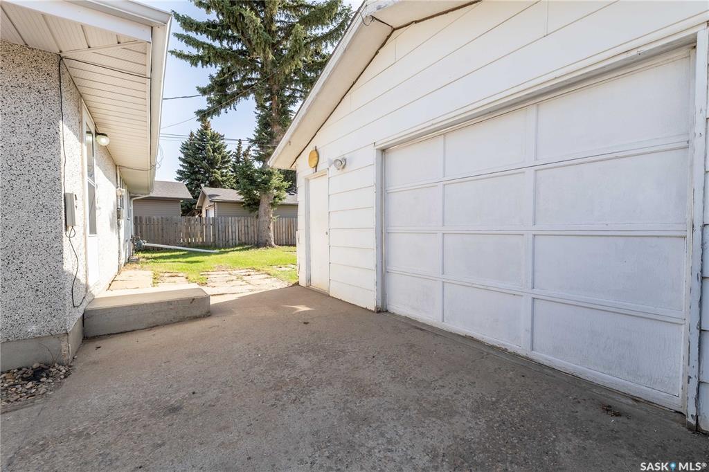 Fourth View of 1182 Currie Crescent, Westmount/Elsom, Moose Jaw, Saskatchewan, S6H 6B7