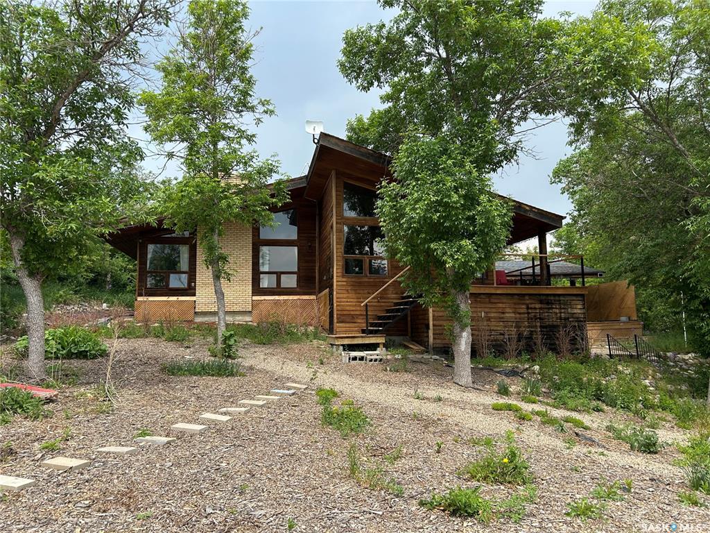 MLS® listing #SK008254 for sale located at 718 Lakeview Crescent