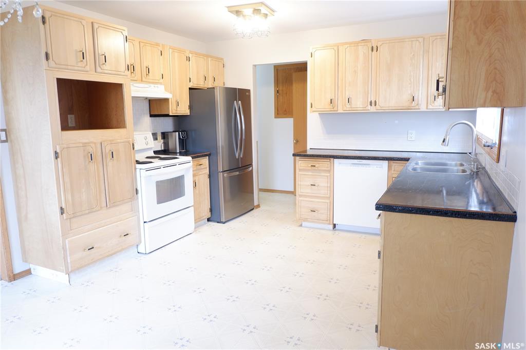 Third View of 502 6th Avenue W, Assiniboia, Saskatchewan, S0H 0B0