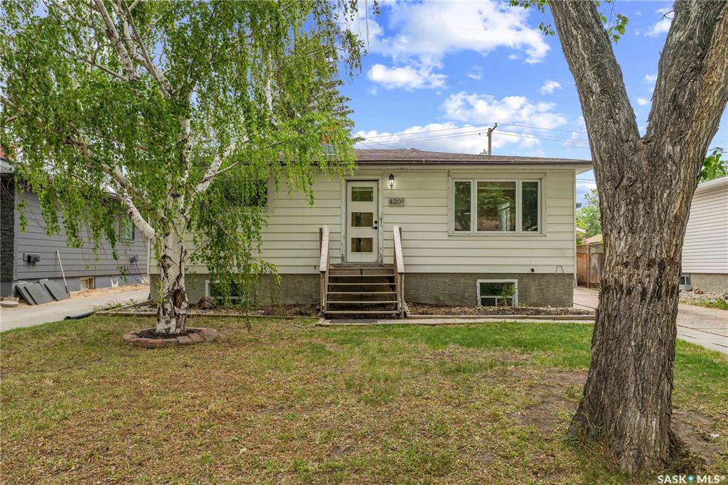 MLS® listing #SK009570 for sale located at 420 Broadway Avenue E