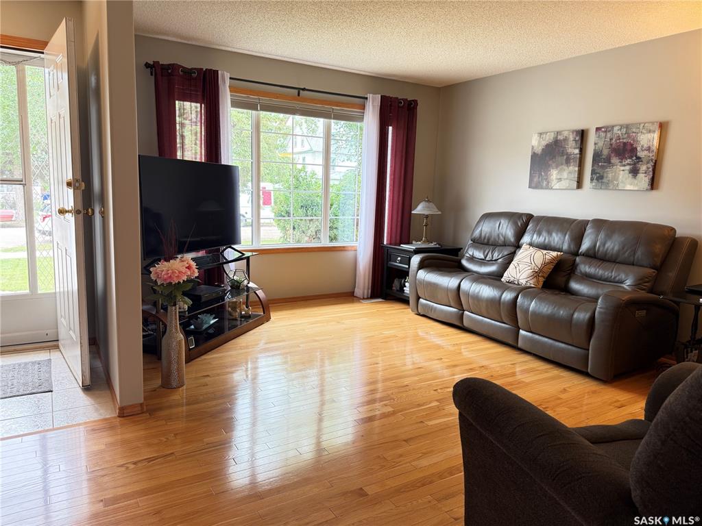 Fourth View of 423 Quappelle Street, Weyburn, Saskatchewan, S4H 0R3