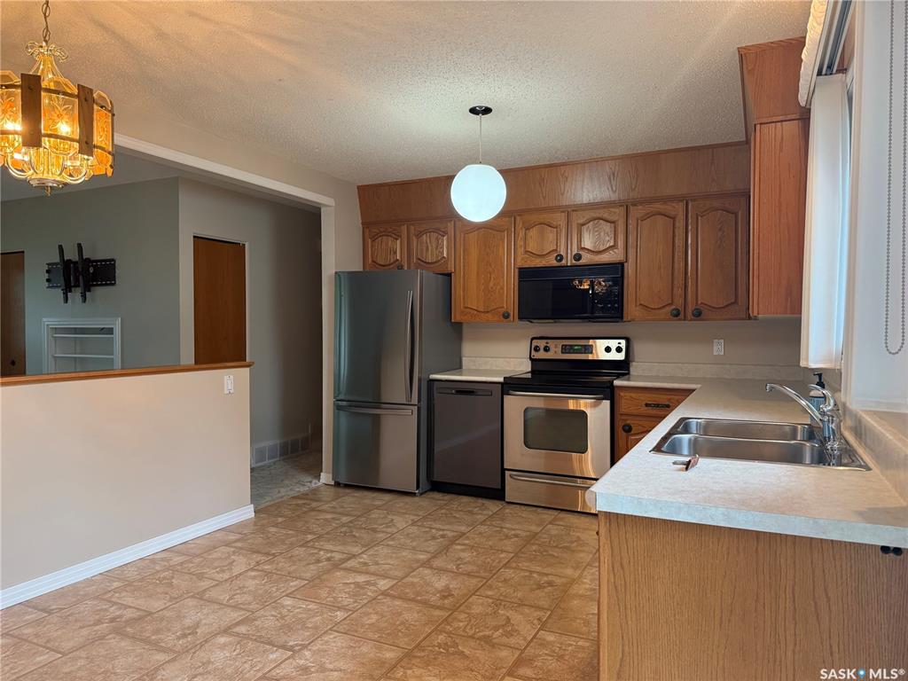 Fifth View of 1415 Coteau Avenue, Weyburn, Saskatchewan, S4H 0H8